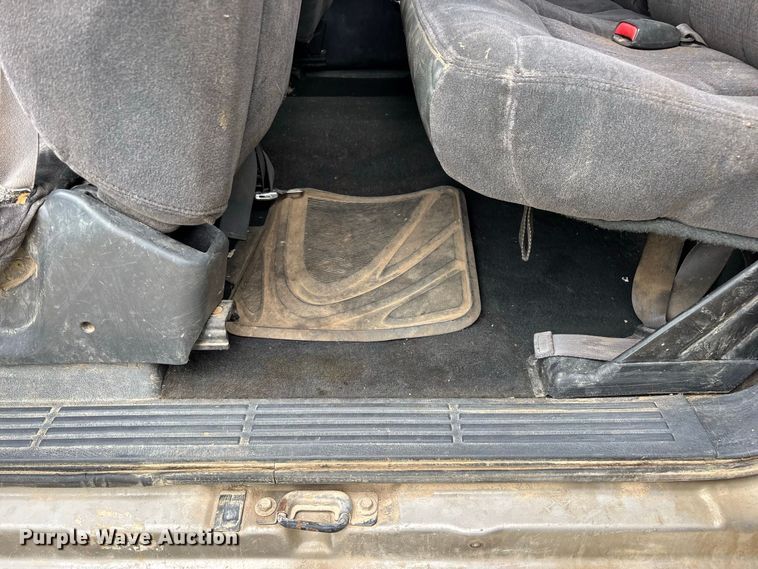 image for item FG0736 2001 Chevrolet Silverado 2500HD Ext. Cab pickup truck