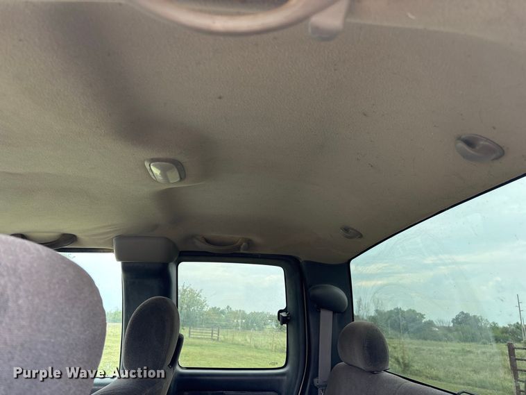 image for item FG0736 2001 Chevrolet Silverado 2500HD Ext. Cab pickup truck