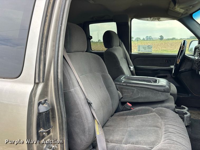 image for item FG0736 2001 Chevrolet Silverado 2500HD Ext. Cab pickup truck