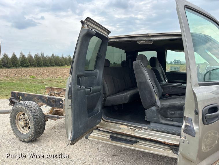 image for item FG0736 2001 Chevrolet Silverado 2500HD Ext. Cab pickup truck