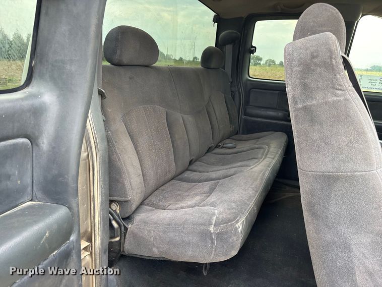 image for item FG0736 2001 Chevrolet Silverado 2500HD Ext. Cab pickup truck