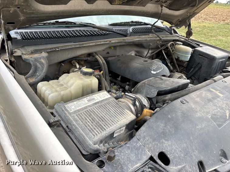 image for item FG0736 2001 Chevrolet Silverado 2500HD Ext. Cab pickup truck
