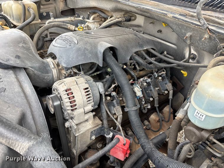 image for item FG0736 2001 Chevrolet Silverado 2500HD Ext. Cab pickup truck