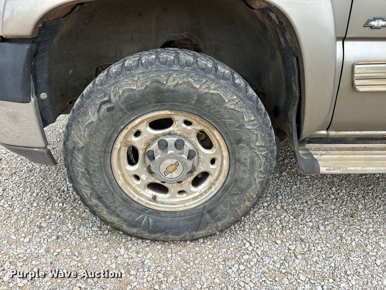 image for item FG0736 2001 Chevrolet Silverado 2500HD Ext. Cab pickup truck