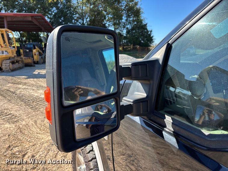 image for item FG0766 2010 Ford F250 Super Duty King Ranch Crew Cab pickup truck