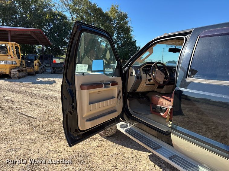 image for item FG0766 2010 Ford F250 Super Duty King Ranch Crew Cab pickup truck
