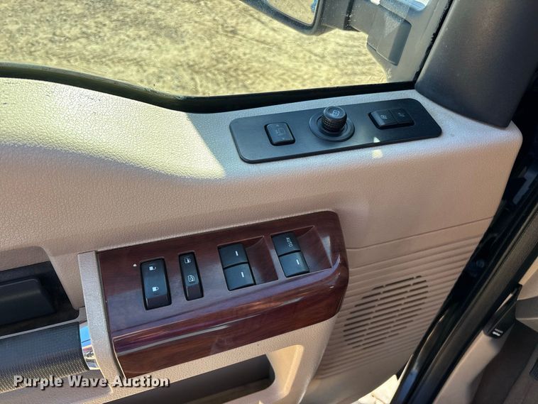 image for item FG0766 2010 Ford F250 Super Duty King Ranch Crew Cab pickup truck