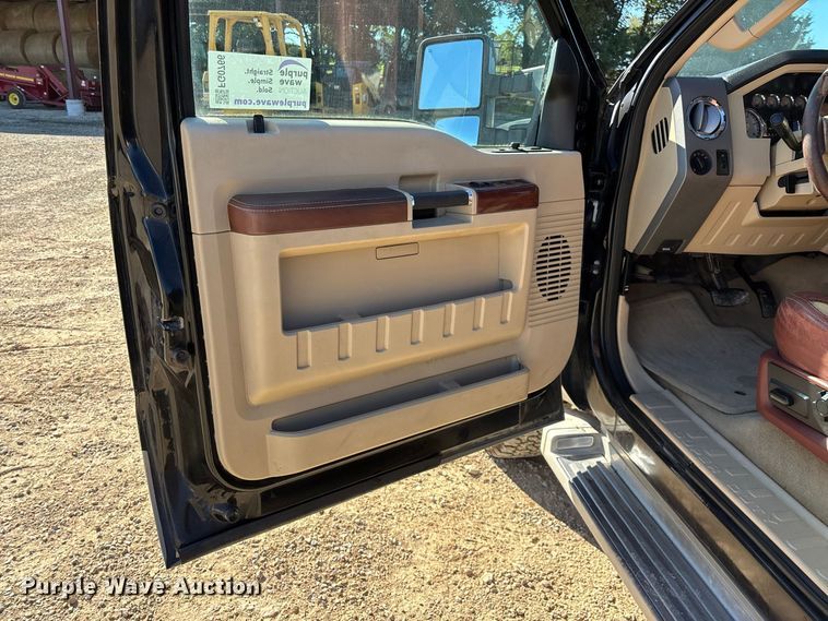 image for item FG0766 2010 Ford F250 Super Duty King Ranch Crew Cab pickup truck