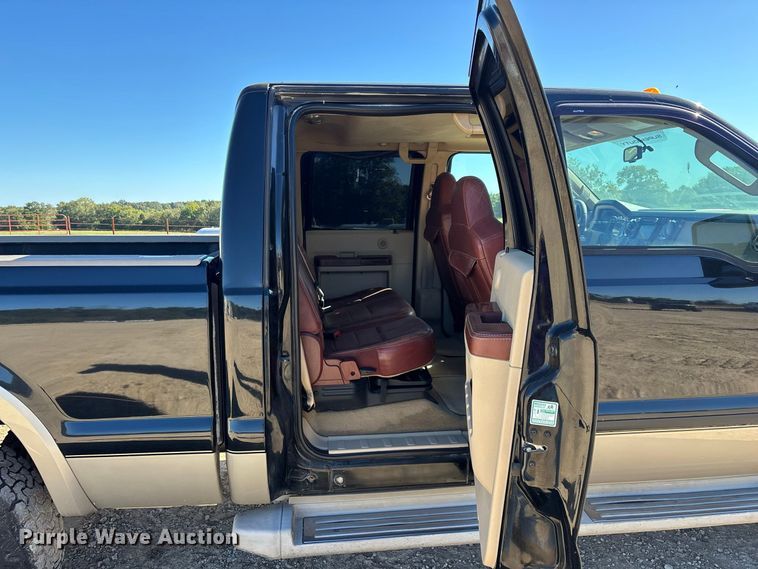 image for item FG0766 2010 Ford F250 Super Duty King Ranch Crew Cab pickup truck