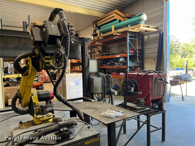 image for item FG0768 Fanuc Robot Arc Mate 100 i robotic welder