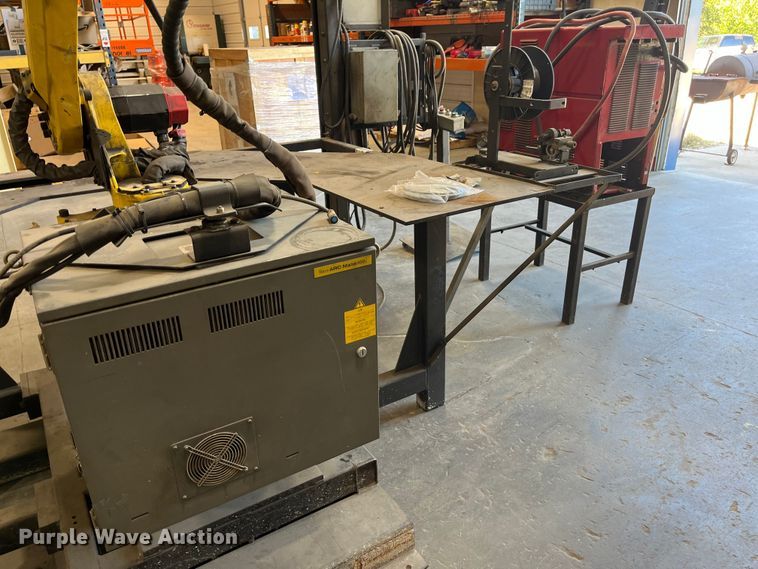 image for item FG0768 Fanuc Robot Arc Mate 100 i robotic welder