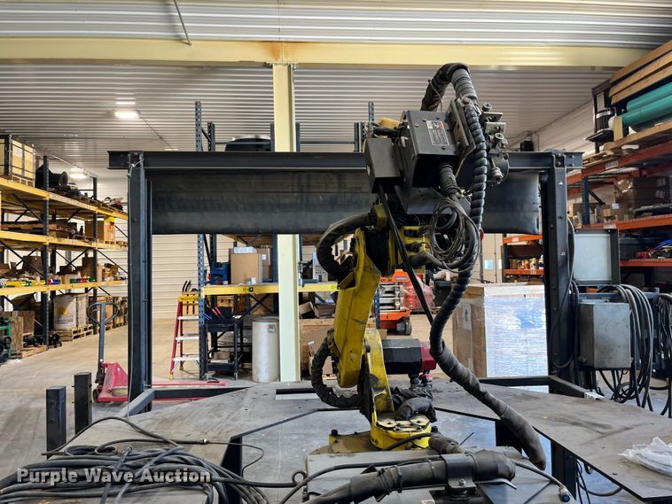 image for item FG0768 Fanuc Robot Arc Mate 100 i robotic welder