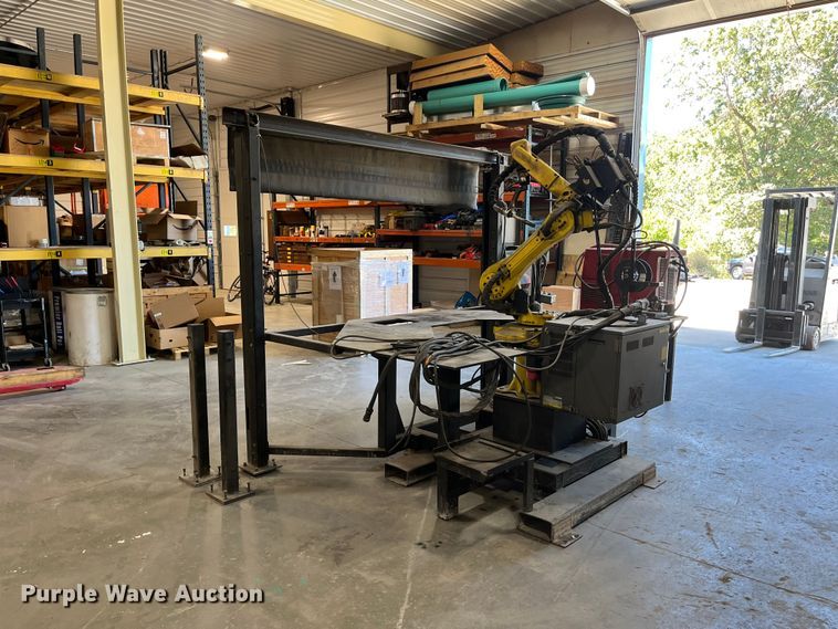 image for item FG0768 Fanuc Robot Arc Mate 100 i robotic welder