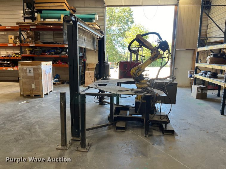 image for item FG0768 Fanuc Robot Arc Mate 100 i robotic welder