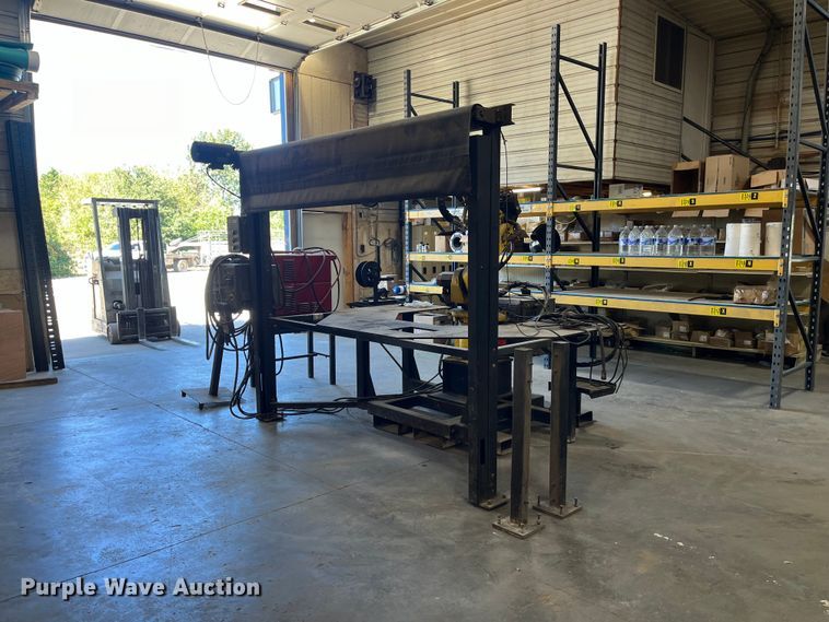 image for item FG0768 Fanuc Robot Arc Mate 100 i robotic welder