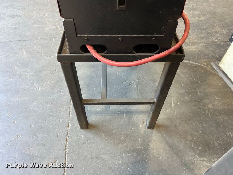 image for item FG0768 Fanuc Robot Arc Mate 100 i robotic welder
