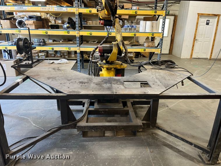 image for item FG0768 Fanuc Robot Arc Mate 100 i robotic welder