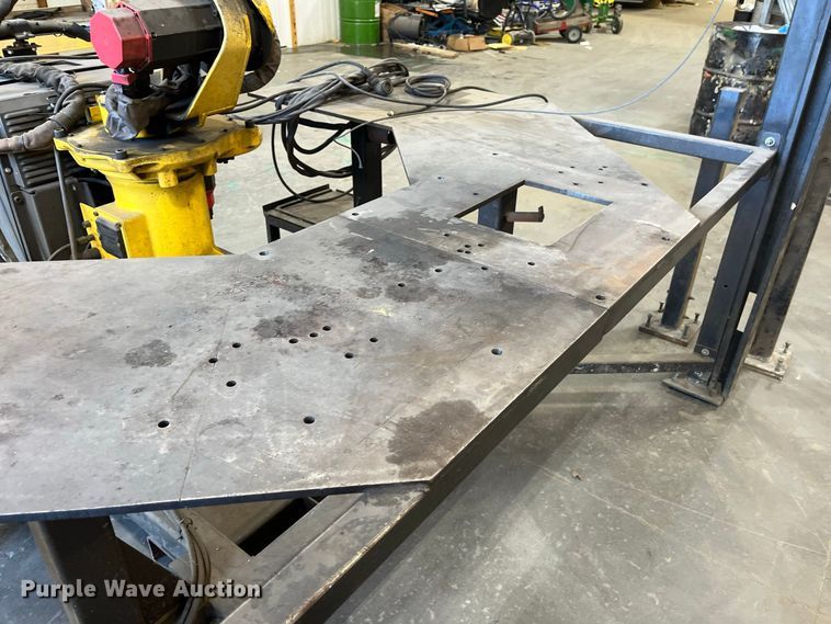 image for item FG0768 Fanuc Robot Arc Mate 100 i robotic welder