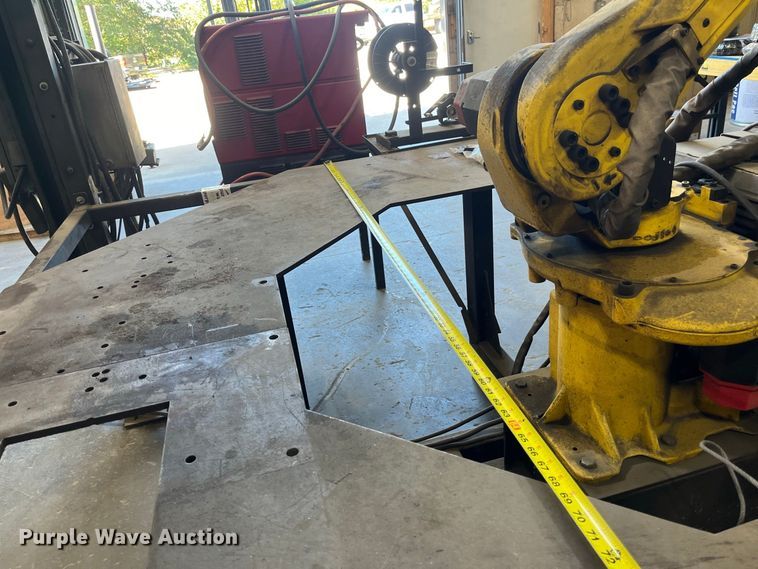 image for item FG0768 Fanuc Robot Arc Mate 100 i robotic welder