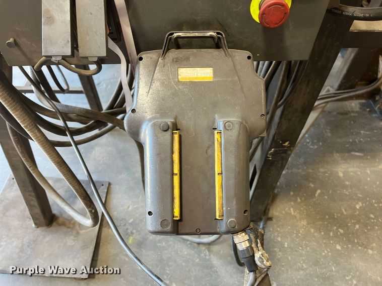 image for item FG0768 Fanuc Robot Arc Mate 100 i robotic welder