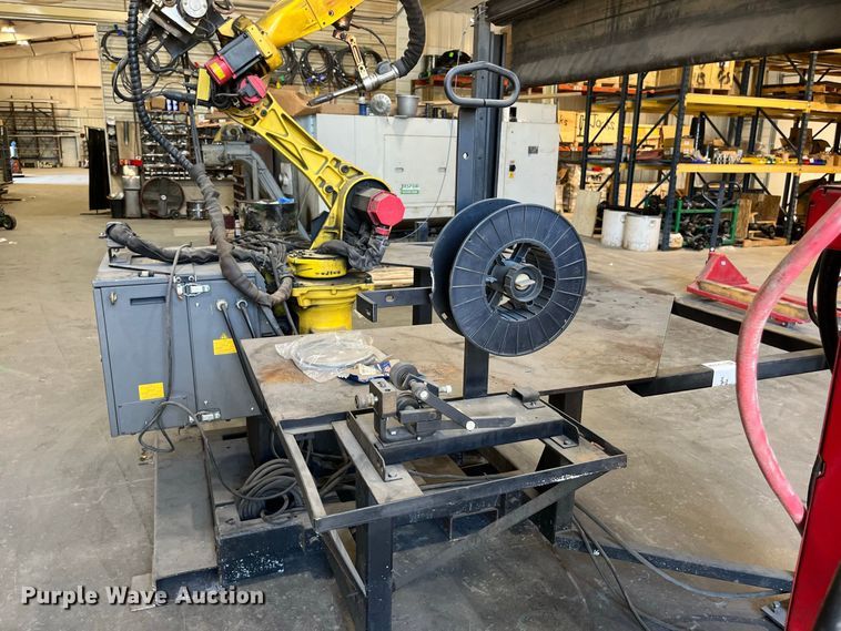 image for item FG0768 Fanuc Robot Arc Mate 100 i robotic welder