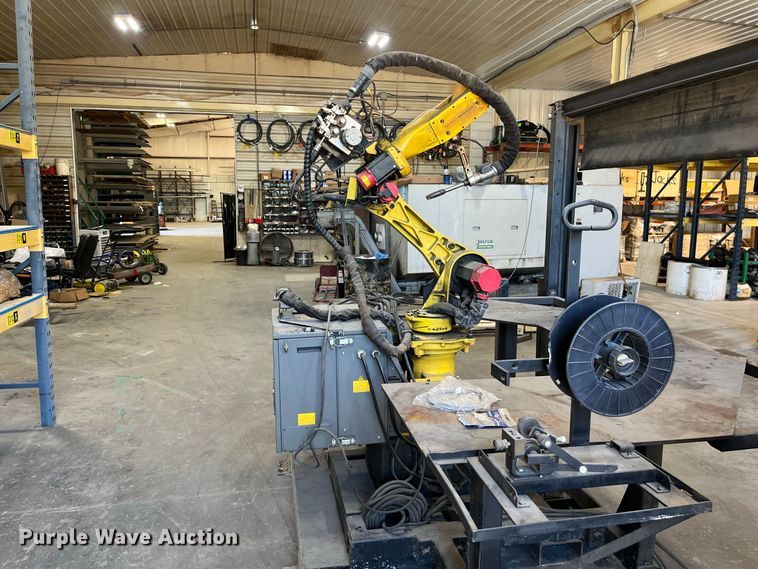 image for item FG0768 Fanuc Robot Arc Mate 100 i robotic welder