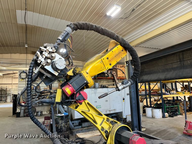 image for item FG0768 Fanuc Robot Arc Mate 100 i robotic welder