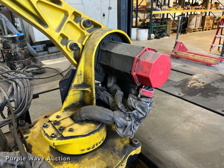 image for item FG0768 Fanuc Robot Arc Mate 100 i robotic welder