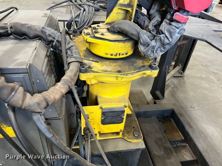 image for item FG0768 Fanuc Robot Arc Mate 100 i robotic welder