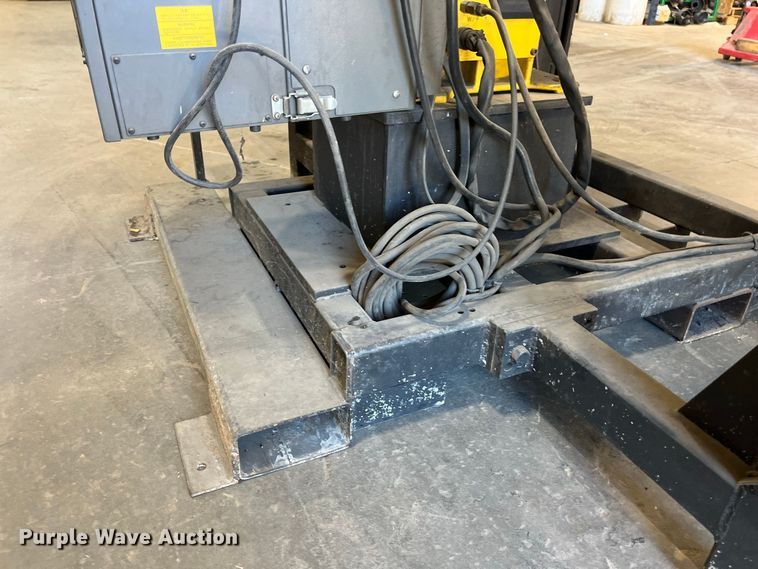 image for item FG0768 Fanuc Robot Arc Mate 100 i robotic welder