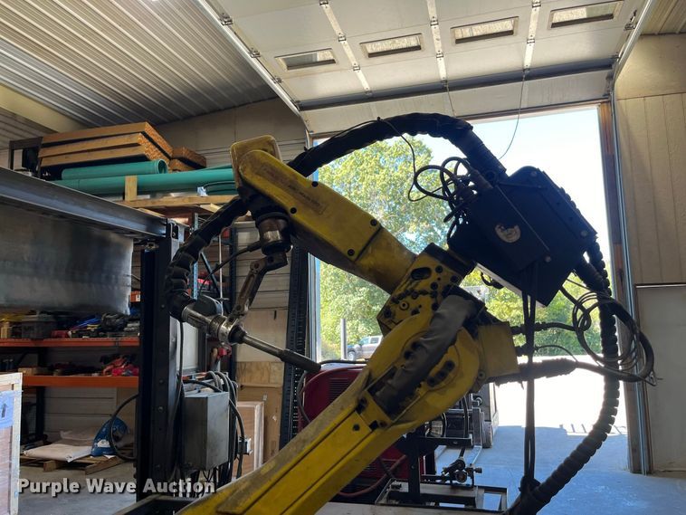 image for item FG0768 Fanuc Robot Arc Mate 100 i robotic welder