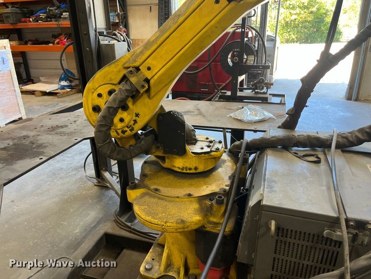 image for item FG0768 Fanuc Robot Arc Mate 100 i robotic welder