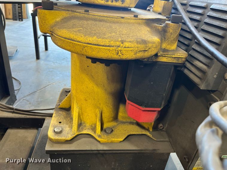 image for item FG0768 Fanuc Robot Arc Mate 100 i robotic welder