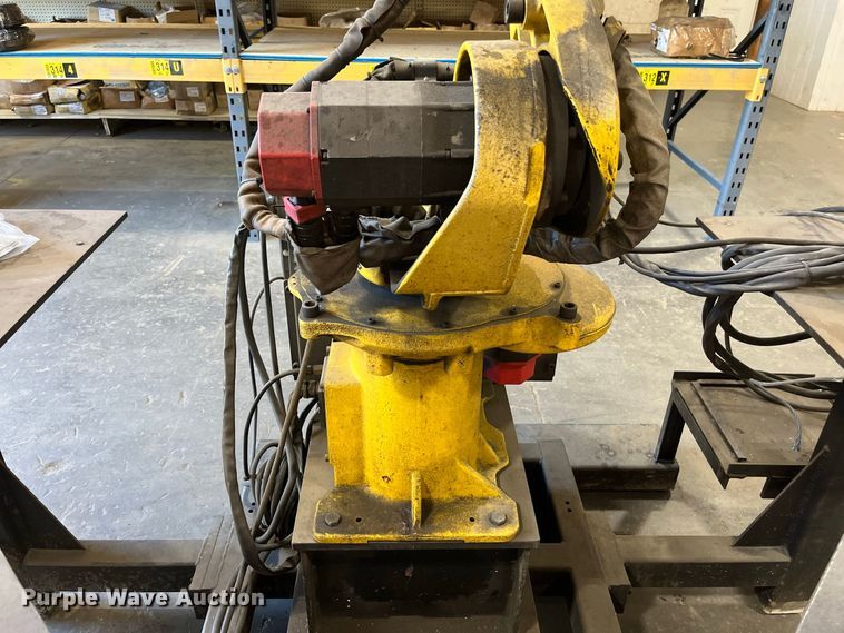 image for item FG0768 Fanuc Robot Arc Mate 100 i robotic welder