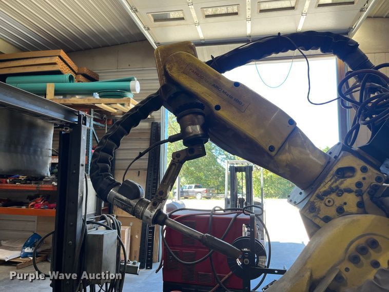 image for item FG0768 Fanuc Robot Arc Mate 100 i robotic welder