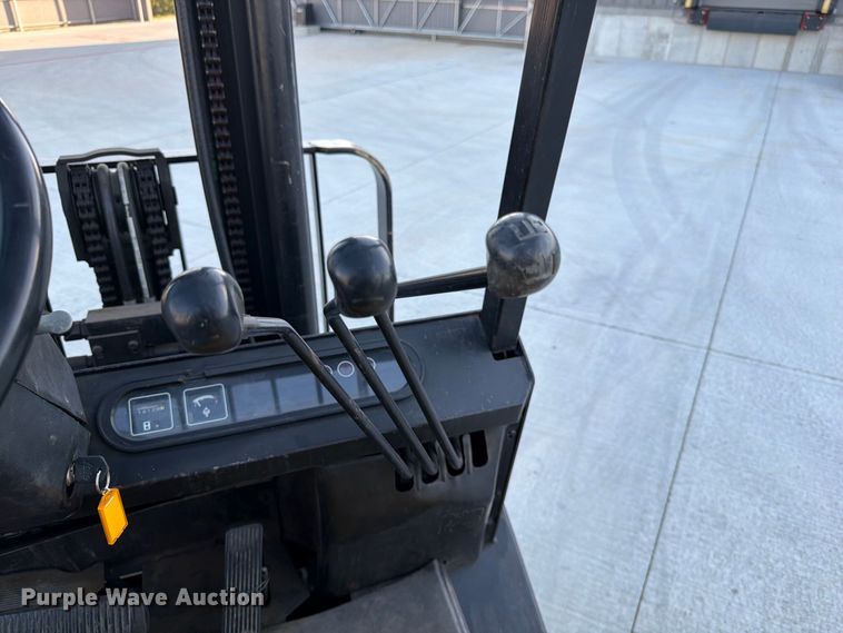 image for item FG0785 Yale GLP060TENUAE086 forklift