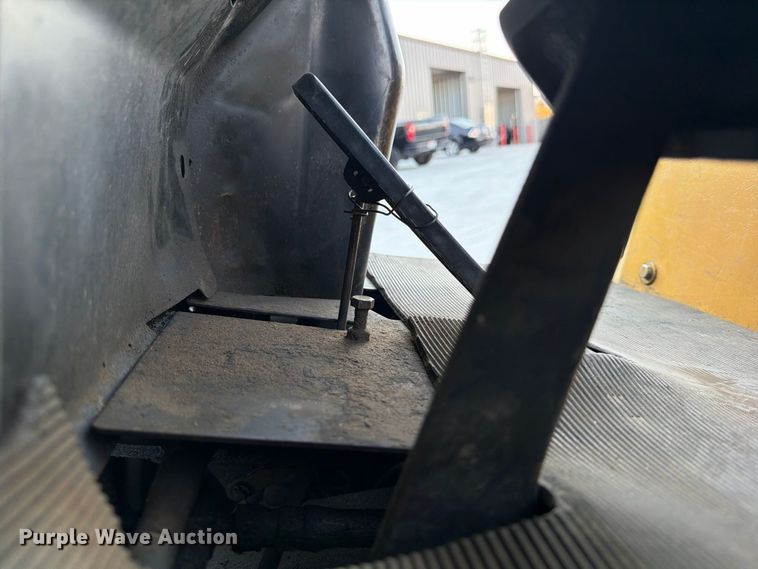 image for item FG0785 Yale GLP060TENUAE086 forklift