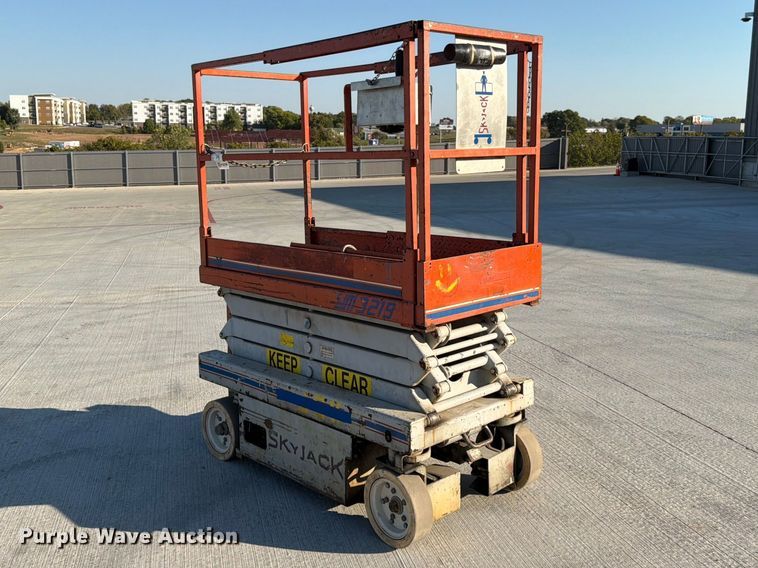 image for item FG0786 1997 Skyjack SJM 3219 scissor lift
