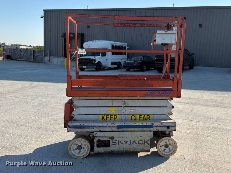 image for item FG0786 1997 Skyjack SJM 3219 scissor lift