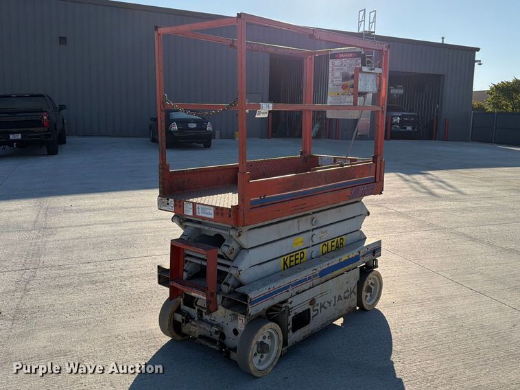 image for item FG0786 1997 Skyjack SJM 3219 scissor lift