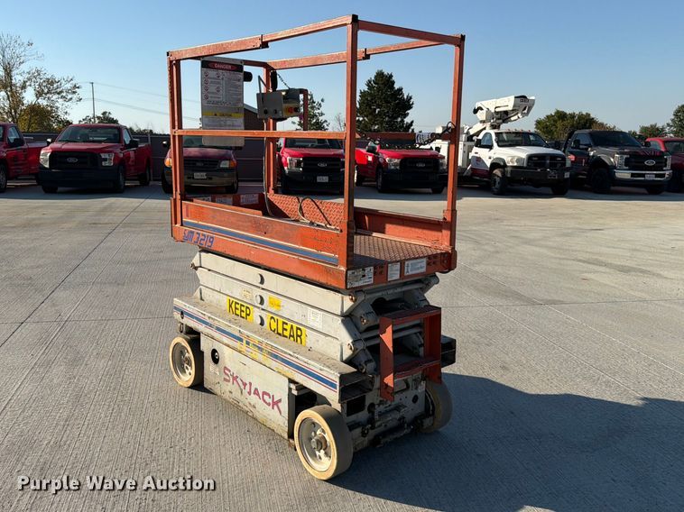 image for item FG0786 1997 Skyjack SJM 3219 scissor lift