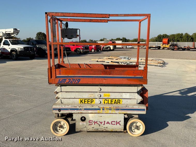 image for item FG0786 1997 Skyjack SJM 3219 scissor lift