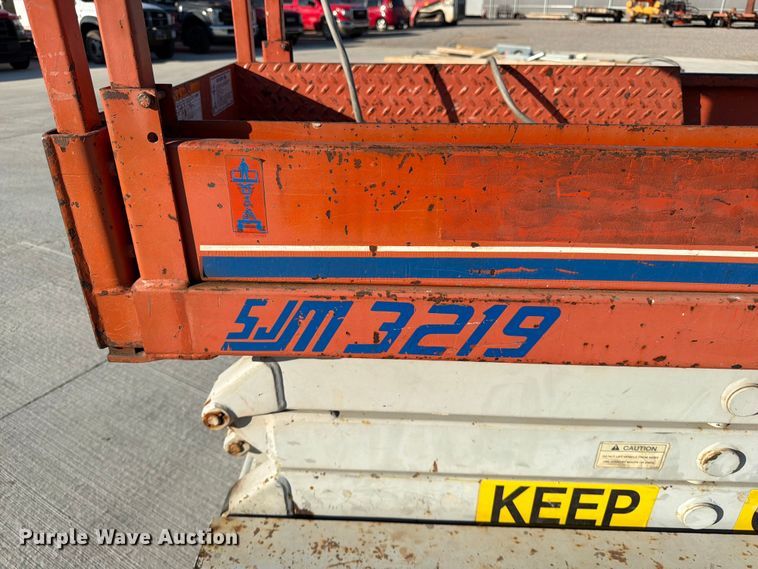 image for item FG0786 1997 Skyjack SJM 3219 scissor lift