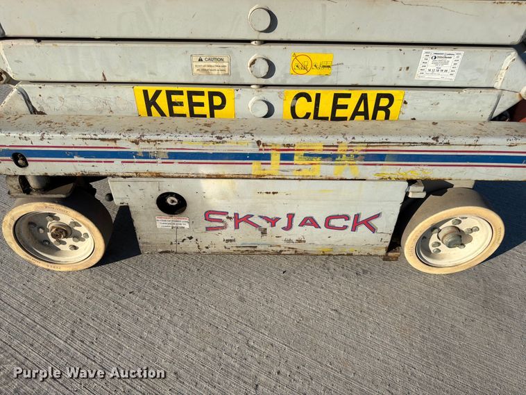 image for item FG0786 1997 Skyjack SJM 3219 scissor lift