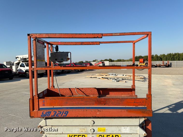 image for item FG0786 1997 Skyjack SJM 3219 scissor lift
