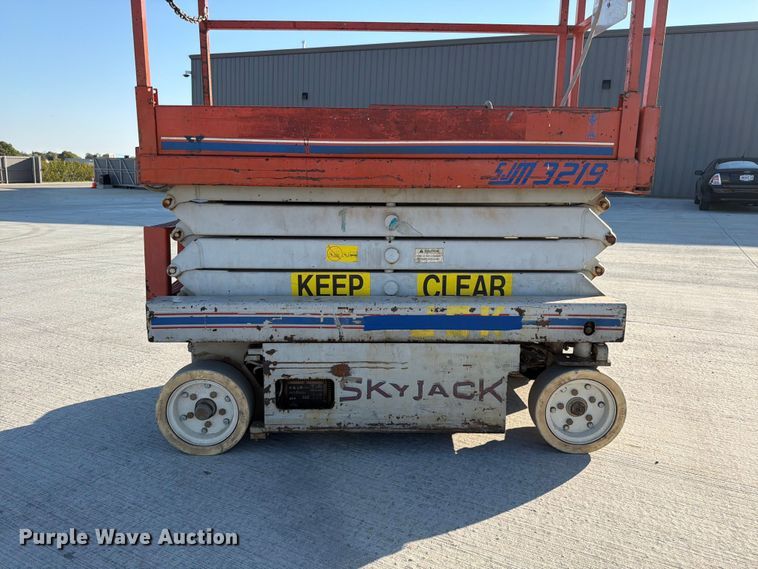 image for item FG0786 1997 Skyjack SJM 3219 scissor lift