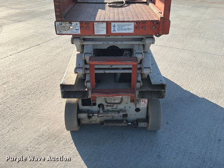 image for item FG0786 1997 Skyjack SJM 3219 scissor lift