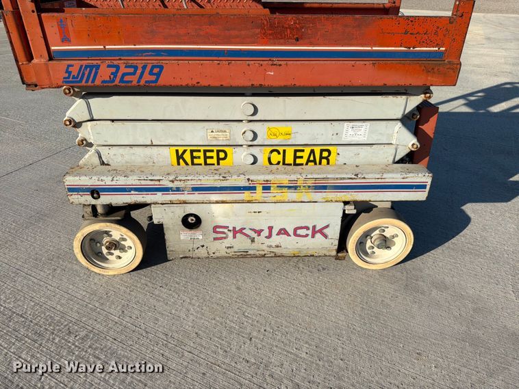 image for item FG0786 1997 Skyjack SJM 3219 scissor lift