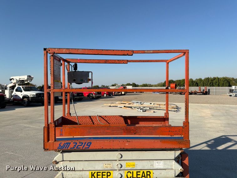 image for item FG0786 1997 Skyjack SJM 3219 scissor lift