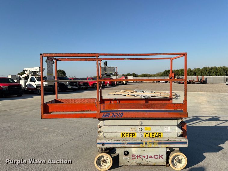 image for item FG0786 1997 Skyjack SJM 3219 scissor lift